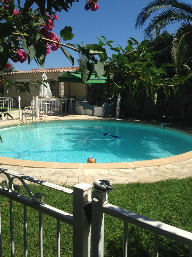 Charmant Studio A Uchaud Bagian luar foto