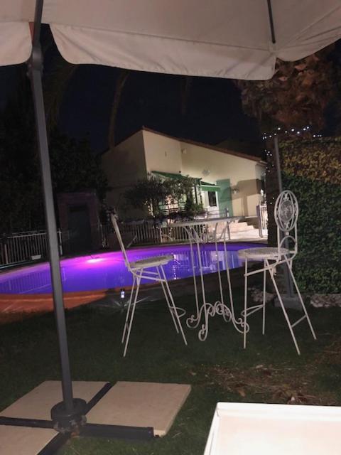 Charmant Studio A Uchaud Bagian luar foto