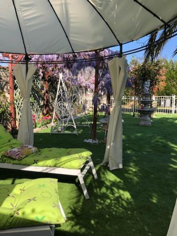 Charmant Studio A Uchaud Bagian luar foto