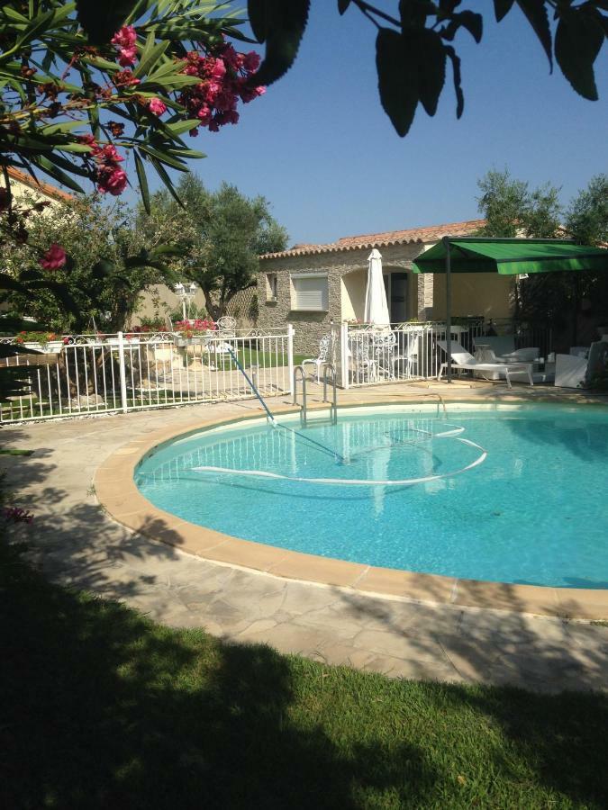 Charmant Studio A Uchaud Bagian luar foto