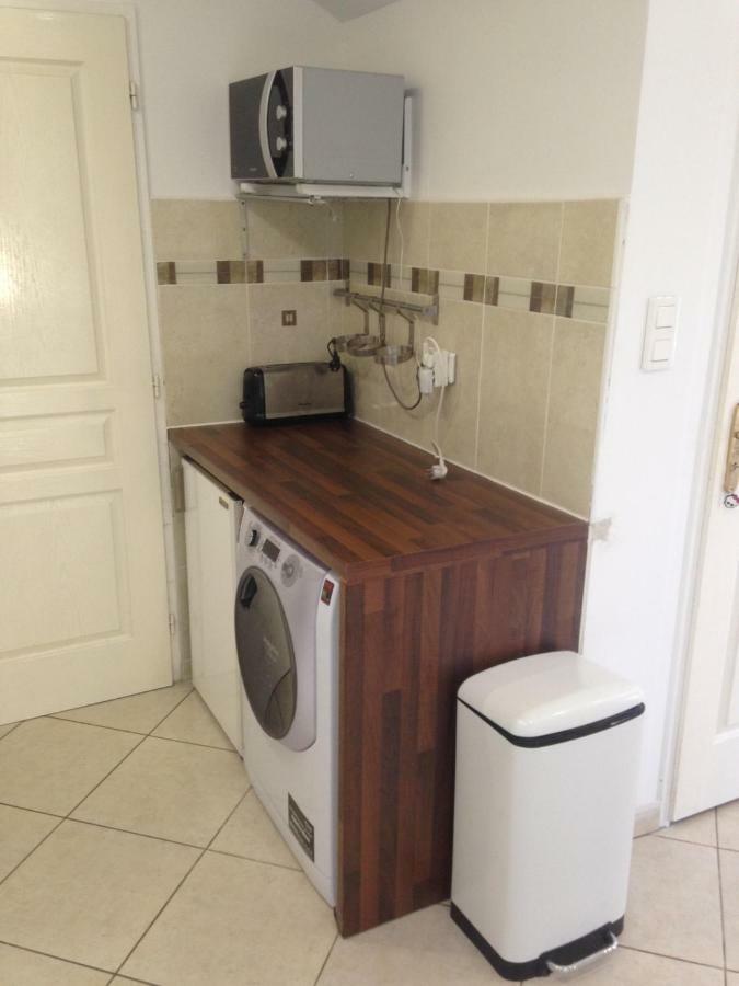 Charmant Studio A Uchaud Bagian luar foto