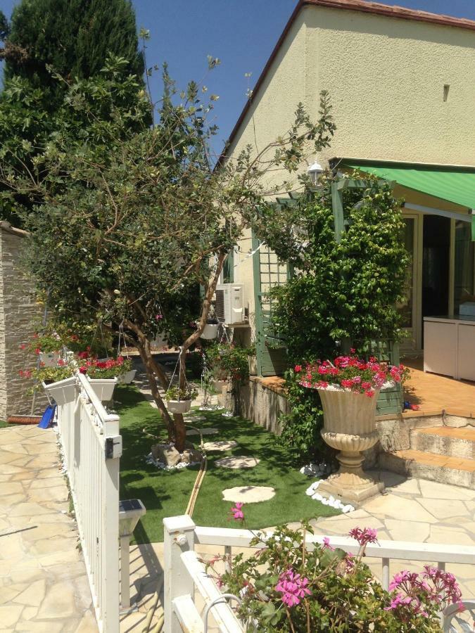 Charmant Studio A Uchaud Bagian luar foto
