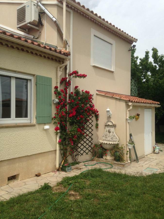Charmant Studio A Uchaud Bagian luar foto