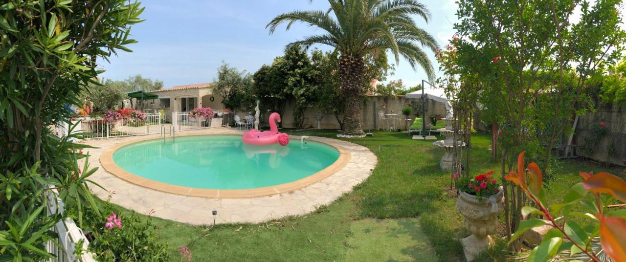 Charmant Studio A Uchaud Bagian luar foto